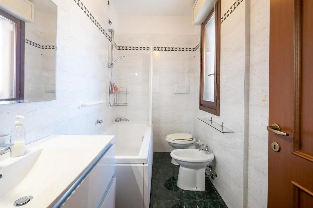 Suite Con 2 Balconi - 6 Guest Prato  Exterior foto